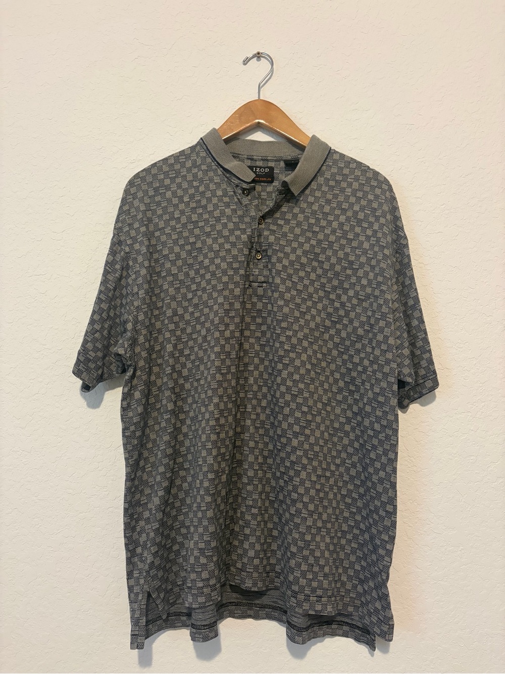 Izod Men's Gray Checkered Polo